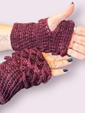 Dragon Scale Crochet Fingerless Gloves - Burgundy 

100% Merino Wool